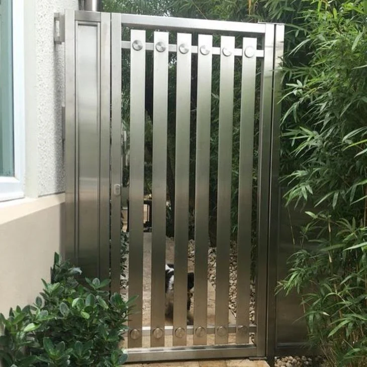 Portão Toda a durabilidade e o visual contemporâneo do aço inox ...